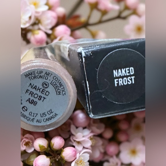 MAC NAKED FROST LIPGLASS. RARE. NEW IN BOX. LIMITED EDITION. - Picture 4 of 11
